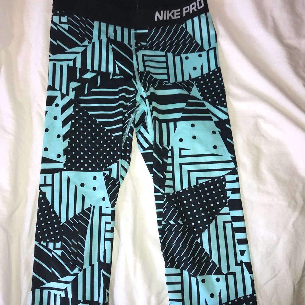 Nike Cropped Yoga Pants